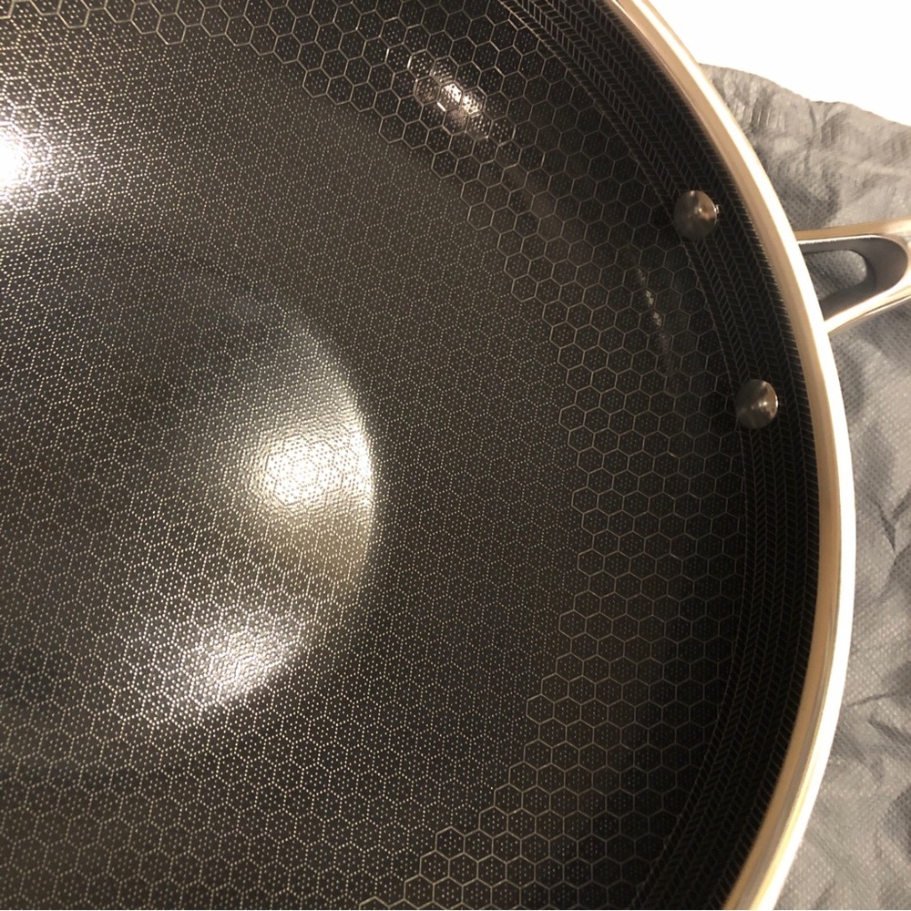 HexClad 12-Inch Wok Hybrid Nonstick Cookware Stay Cool Handle - Picture 6 of 9